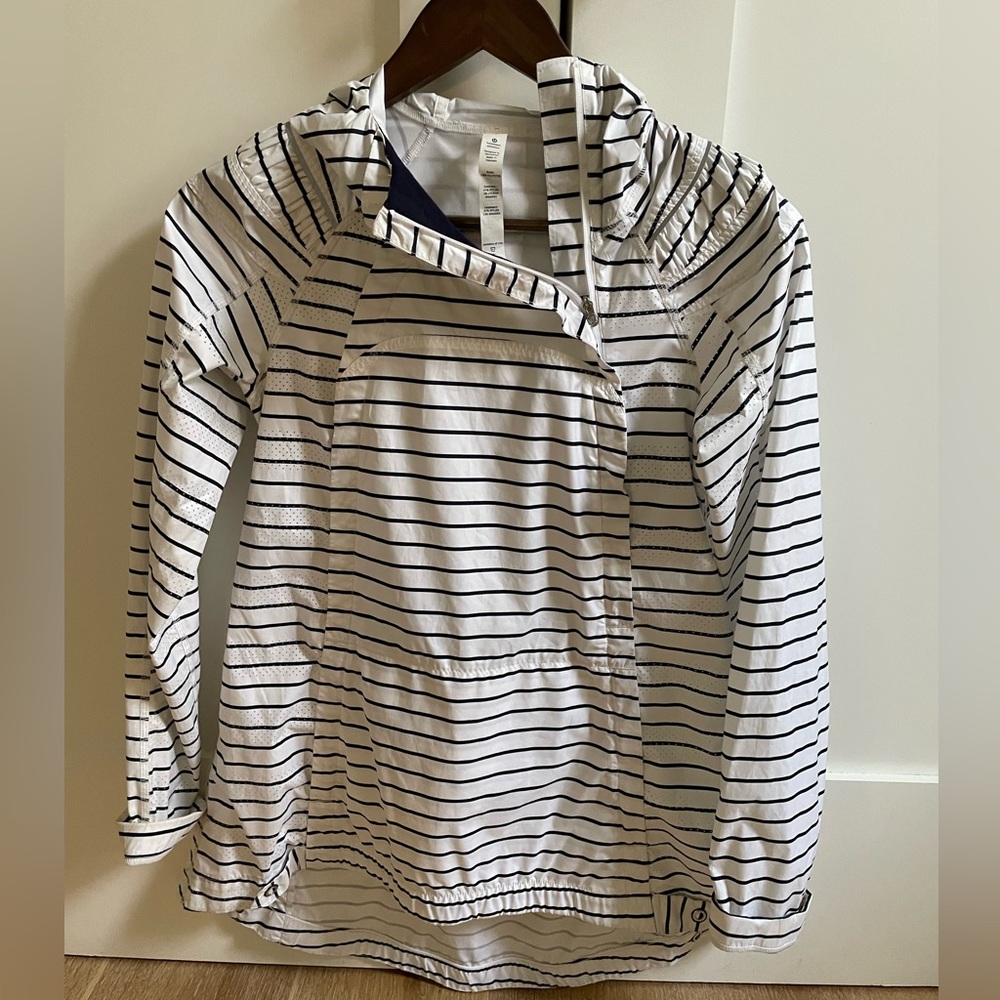 Lululemon lightweight windbreaker